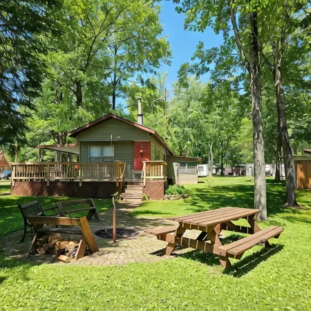 Cozy family cottage w/ fireplace, near lake and national forest.