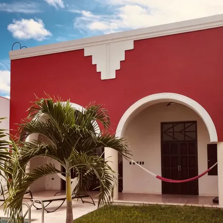 Luxury Home & Pool, 5 Min from Downtown