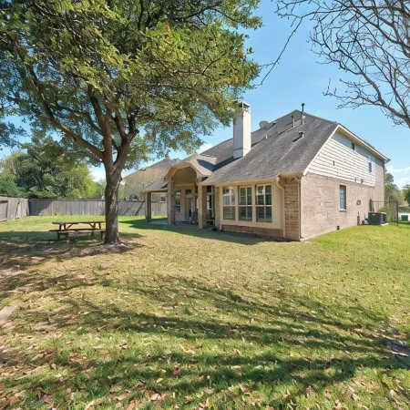 Cozy, Quiet 4-bedroom, 3.5 bathroom Home in The Woodlands