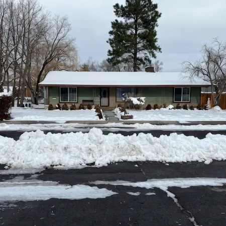 2 min from rt 66- hot tub-firepit-bocceball-bbq