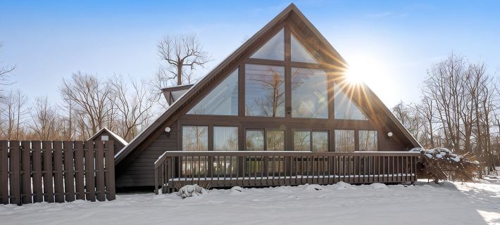 Peaceful A-Frame w/ Hot Tub, Game Room & Loft – Near Dining, Shopping & YSU Hotels in Mahoning County
