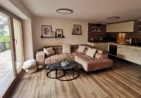 Garden view apartment with pool and children's playground - Wifi