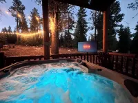 Three level cabin with Hot Tub Hotels in Kane County