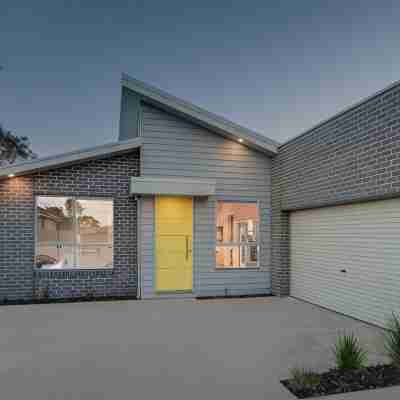 Close to the Coast & GMHBA stadium Belmont Hotel Exterior
