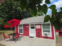 Offut Lake!  Pet friendly cottage with lake access..  Bring your fishing rod!