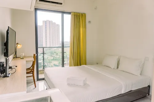 Well Furnished and Comfy Studio Sky House BSD Apartment By Travelio