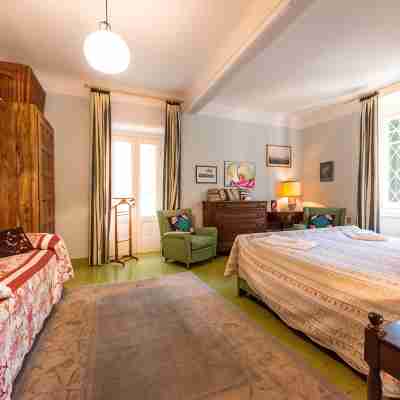 La Dolce Vita minutes from the beach!! with pool Rooms