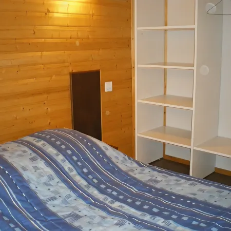 Large furnished cottage with covered terrace and parking space Отели в г. Бена