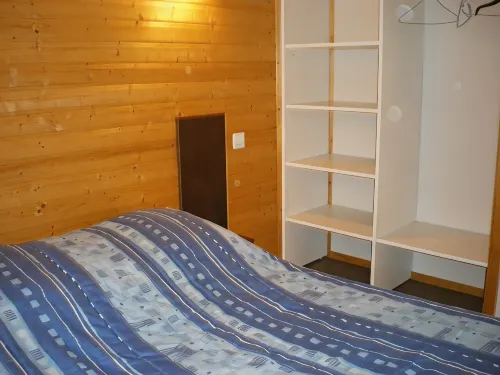Large furnished cottage with covered terrace and parking space
