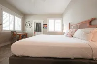 Key West Style Cottage - with pool/hot-tub