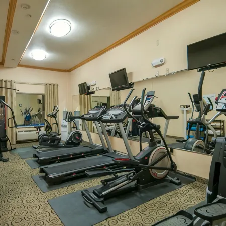 Holiday Inn Express & Suites BAKERSFIELD CENTRAL by IHG