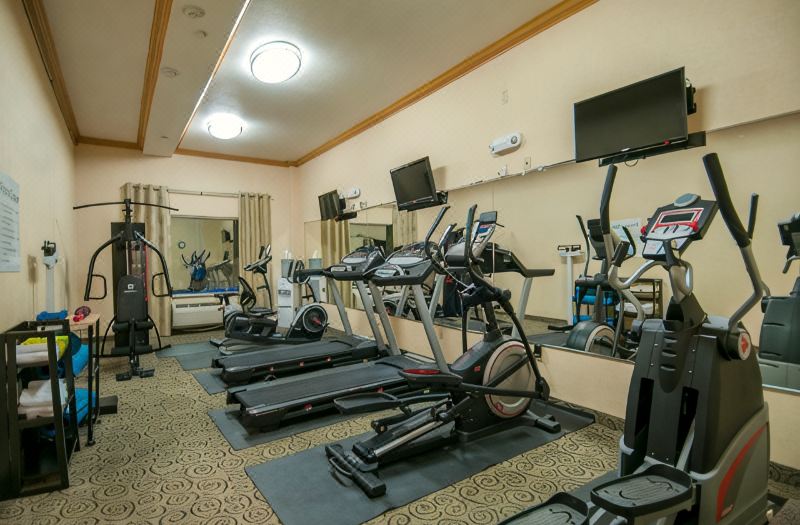 Holiday Inn Express & Suites Bakersfield Central by IHG photo 4