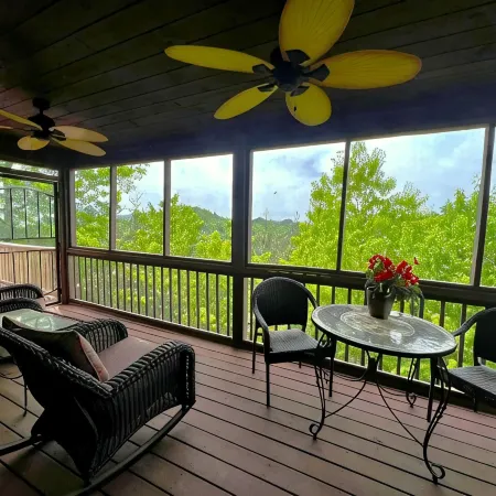 Smoky Mountains National Park, Cades Cove, Secluded Romantic Honeymoon Getaway