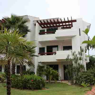 Fantastic Condo on the Beach. Relax and enjoy the breeze !!! Hotel Exterior
