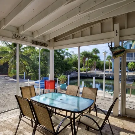 Lisa's Hideout - 3/2 Vaca Cut Canal - 75' Dock - Ground Level