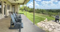 Private Country Estate Near Dinosaur Park for Families and Friends..Sleeps 16 - 3성급