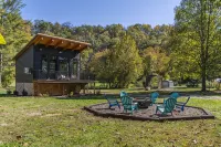 Bourbon Barrel Cabin B.  There are 2 cabins available A & B. Brand new Cabins. - Homestays