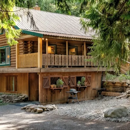 Private Forest Lodge Near Silverwood Theme Park - Sleeps 10