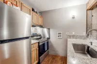 Cozy 2-bedroom condo 2/2 just blocks from base-with W/D and wifi - Wi-Fi