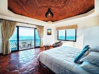 Mexican Hacienda, Stunning Views, Infinity Pool, & Meditation Gardens - Vila