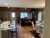 Cabin on topof the mountain great views hot tub game room and more!