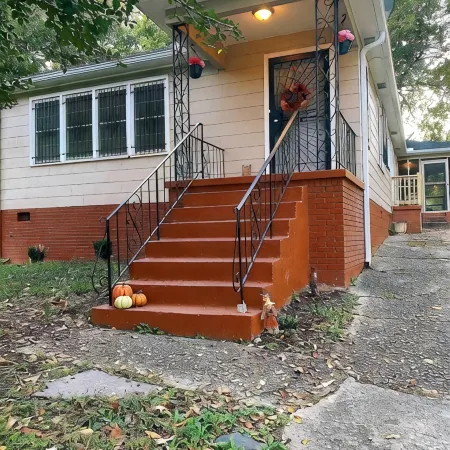 Demure 3-bedroom bungalow in Atlanta. 7 minutes from Mercedes-Benz Stadium