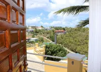 Discover Hideaway Chateaux:A Secluded Island Studio Oasis w/ Pool & Scenic Views