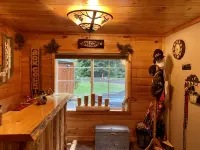 Cozy cabin in the heart of the Adirondacks Hoteles en Webb