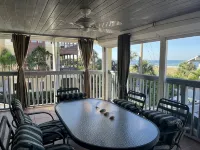 Florida Beachfront Bliss just steps from the Sand - 3 stjerner