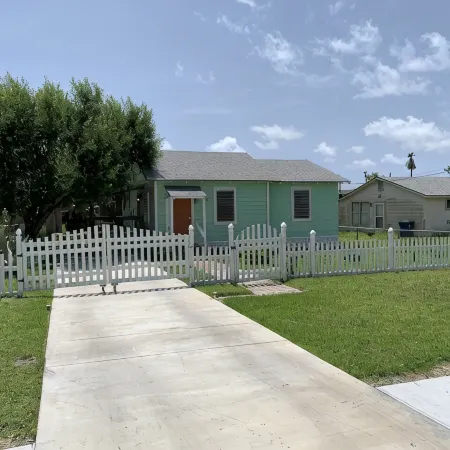 Cute "Little Rose Cottage" is walking distance to downtown Rockport
