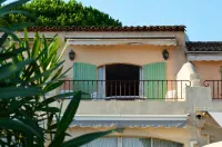 Apartment with pool, 300m beaches Tahiti, Moorea, Ramatuelle, St-Tropez.