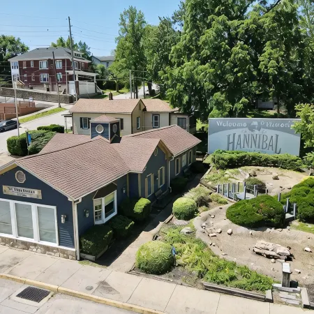 Guest House with a River View, located downtown Hannibal, MO—- No Cleaning Fee