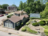 Guest House with a River View, located downtown Hannibal, MO—- No Cleaning Fee - Wifi
