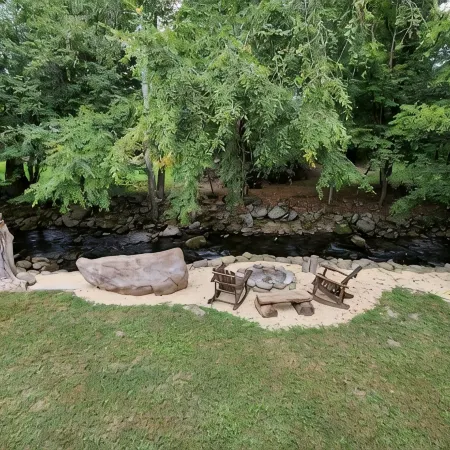 A Rushing Stream of Dreams Creekside Cabin 1 min to National Park!