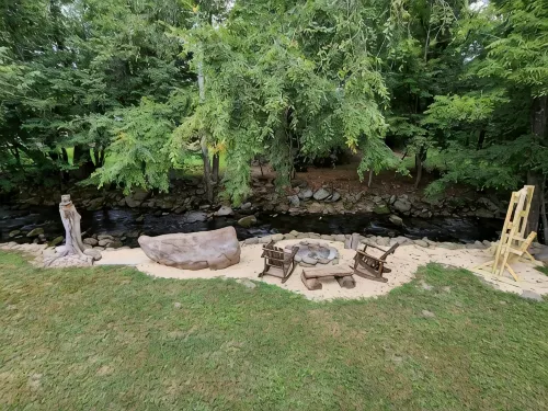 A Rushing Stream of Dreams Creekside Cabin 1 min to National Park!