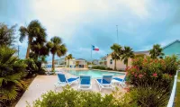Charming Coastal Cottage with Community Pool - 4-Star