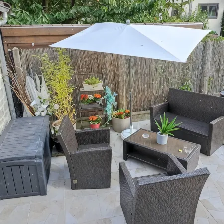 House 20 min from Paris (line h) + CDG airport link. 5 min walk to transport.