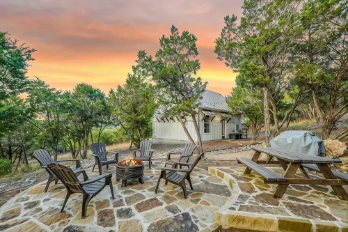 Charming Hill Country Cabin on 6 private acres