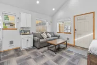 Cozy Tiny-Home with Big Heart! BBQ, 2Beds, Wifi, Pet Friendy! - Wifi