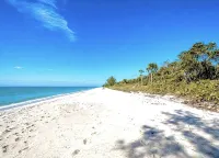 Sunset Beach Getaway minutes away from PARADISE!! - 3성급