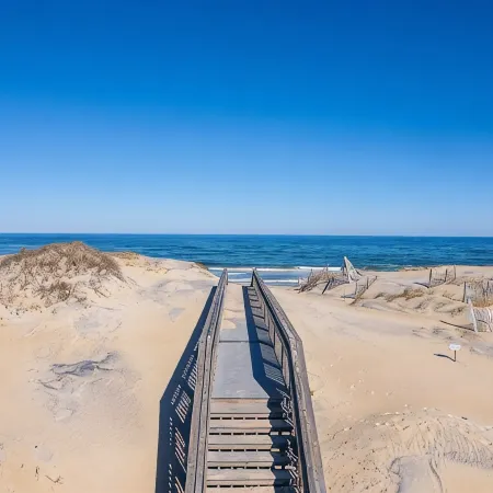 Charming OCEANSIDE Cottage Steps from the Beach in South Nags Head