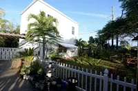 SKYLINE LOFT IN DOWNTOWN JENSEN BEACH - Homestays