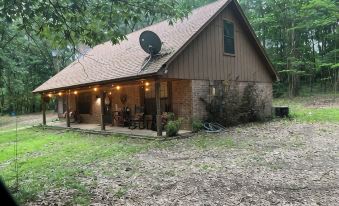 Priv 80 secluded spa cabin retreat in woods nature ATV trails fish hunt relax
