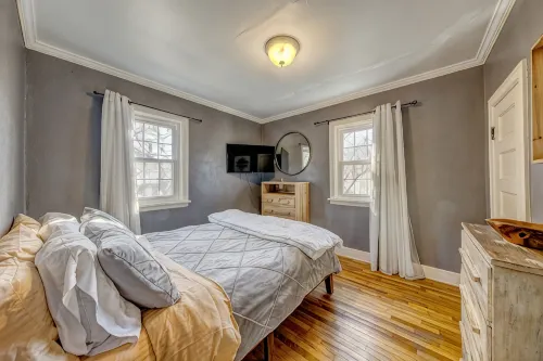 Walk to historic downtown, cozy, pets welcome! - 2 ดาว