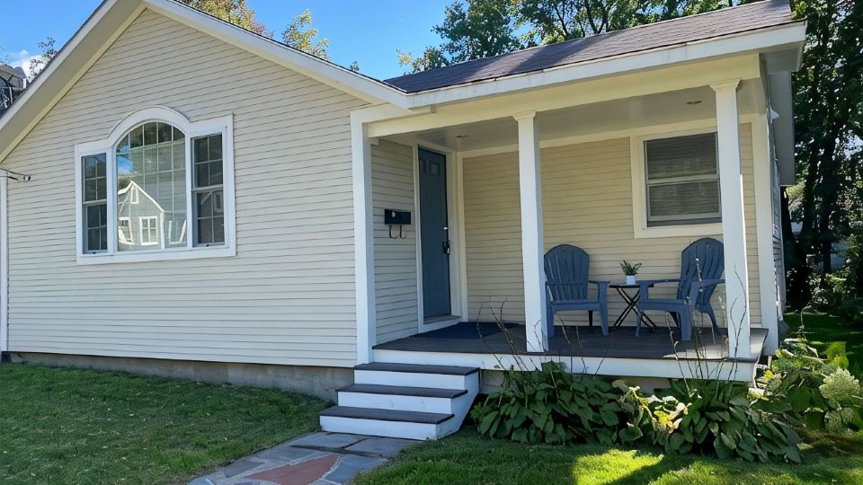 Beautiful 2 BR home, quiet, minutes from downtown