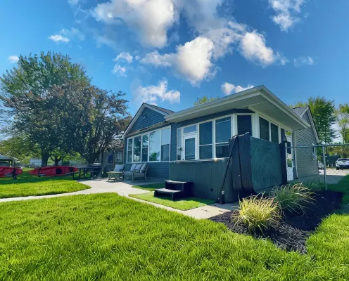 Lake + Waterfront + Dock + HotTub + Kayaks + Walking Distance to Woody's - 4-Star