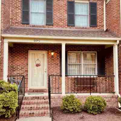 Cozy 2 Bedroom, 2.5 Bath across from Cambridge City Marina Hotel Exterior