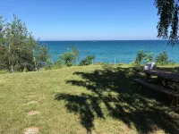 Cute Lakefront Cottage on Lake Michigan. - 2-Star