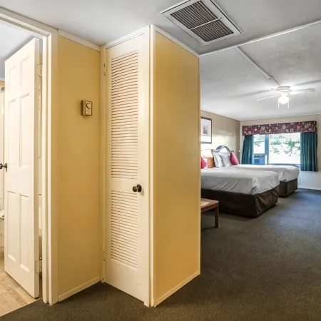 TiltonLodge Inn & Suites