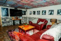 The Flying Squirrel Lodge--Luxury Lodge Near Raystown Lake and Penn State - 4-Star